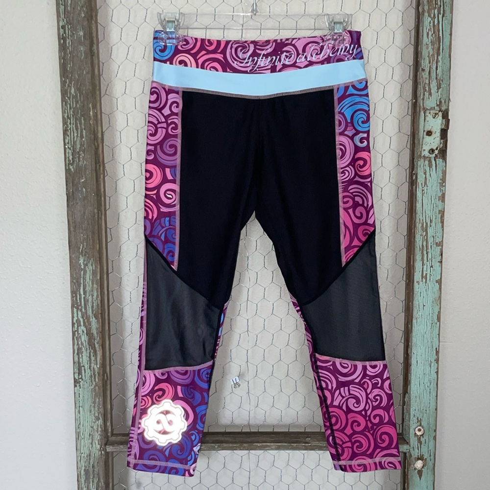 Infinite Alchemy Crop Leggings. Mesh knee panels. Reflective details. Sz Small.